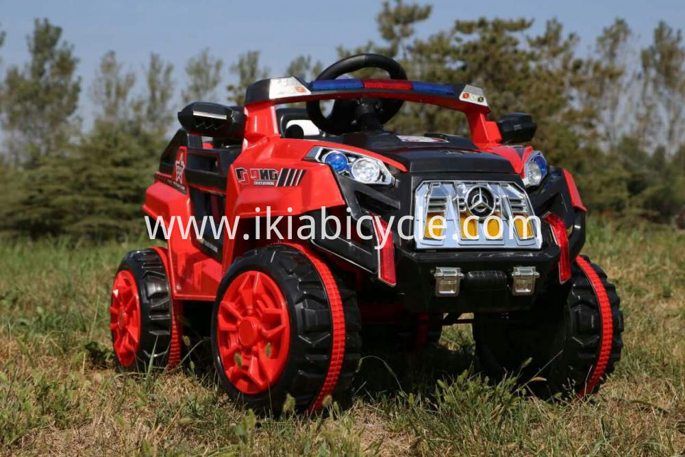 Ride copil pe mașină cu telefonecomandă